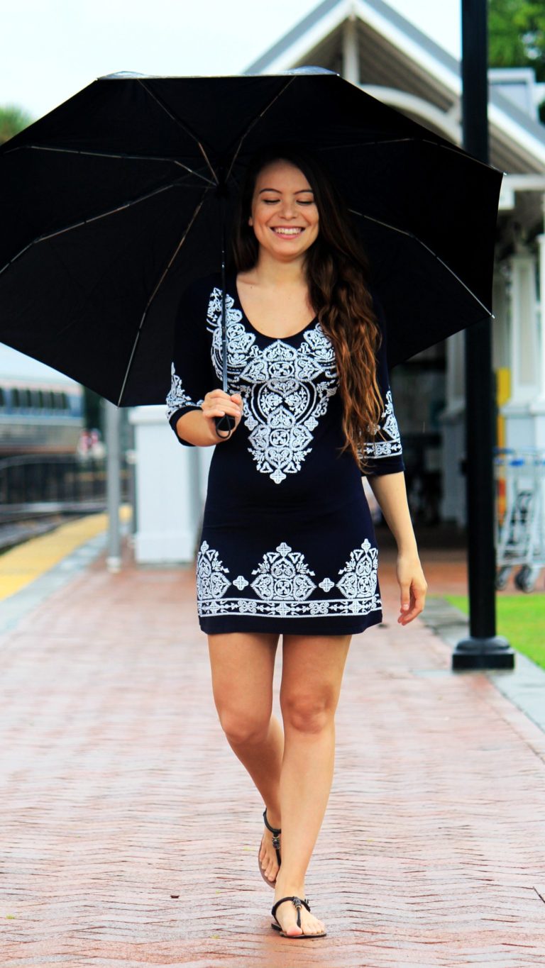 Simple hem dress with umbrella